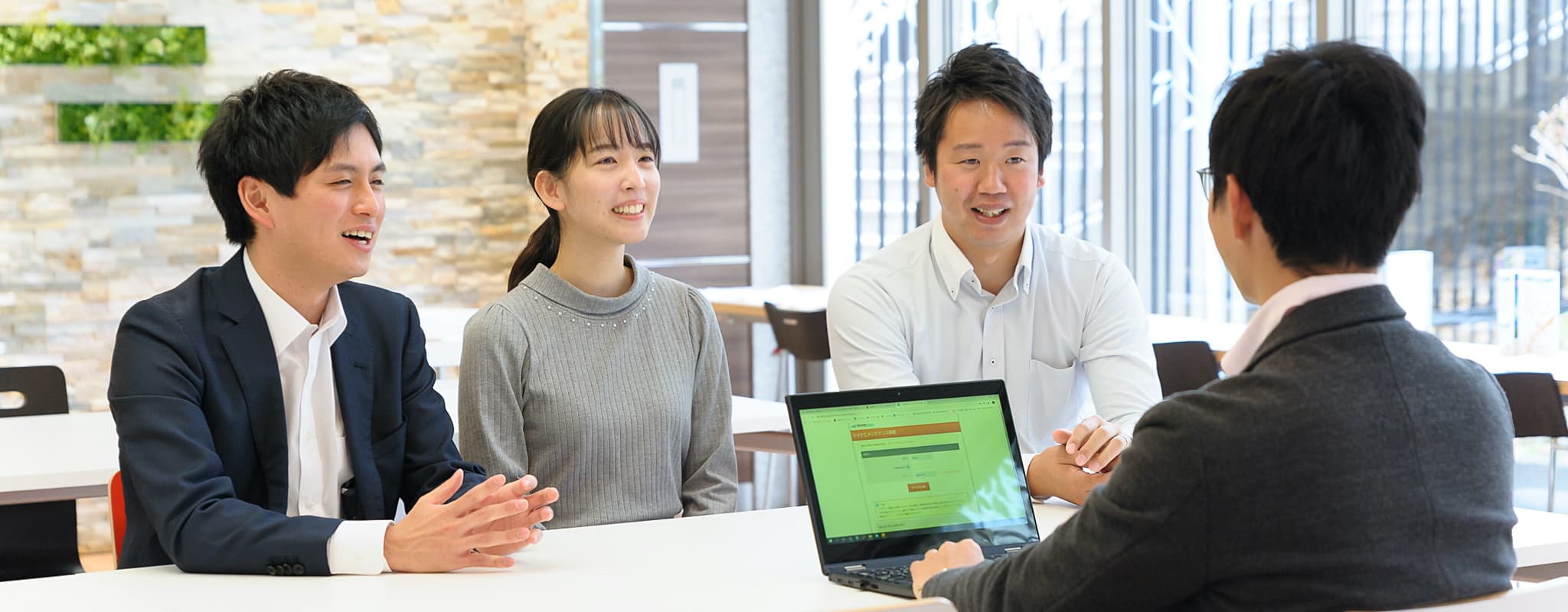 職員の皆さんとの座談会の様子